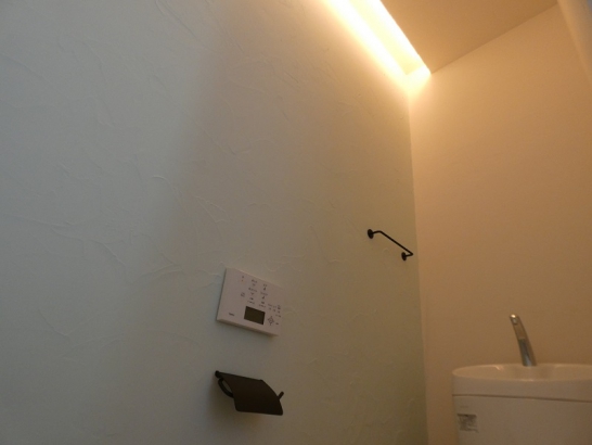 トイレの間接照明が高級ホテルのようですね