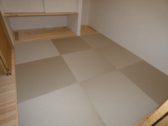 リビングとつながっている畳の部屋は本当に便利です　お勧めの間取りです
