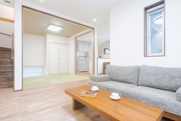 リビング タカノホーム株式会社｜自然素材の家の施工事例 色と温度を感じる家