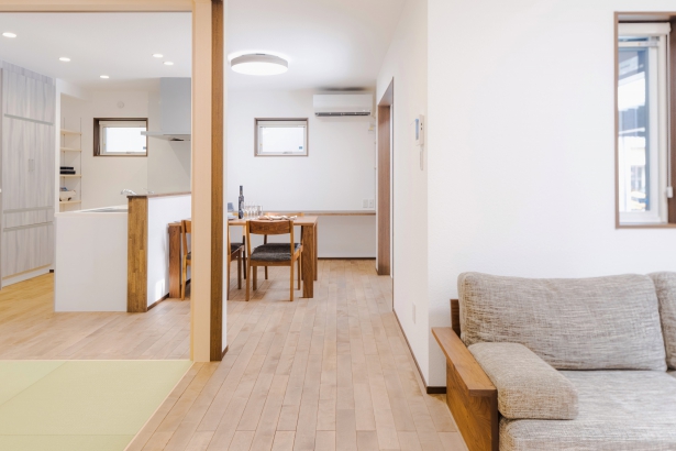 LDK タカノホーム株式会社｜自然素材の家の施工事例 色と温度を感じる家