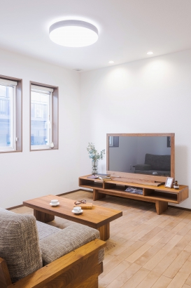 リビング２ タカノホーム株式会社｜自然素材の家の施工事例 色と温度を感じる家