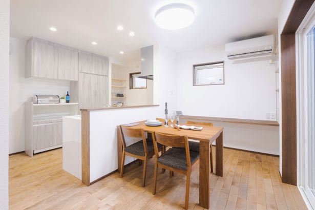ダイニングキッチン タカノホーム株式会社｜自然素材の家の施工事例 色と温度を感じる家