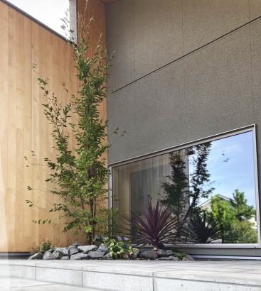 植栽 NOTOHIBAKARAnoieの施工事例 素材が魅せる平屋