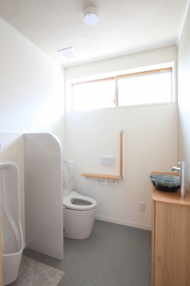 トイレ／オリジナルの手洗いボールを設置した。 JAホーム ｜株式会社ＪＡ建設エナジー　ＪＡだから安心の新築、リノベーションの施工事例 高い独立性とつながりのある二世帯住宅