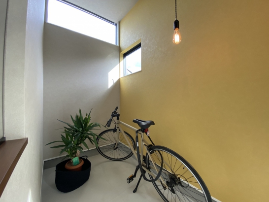 自転車がアクセント！室内土間のある暮らし LINX株式会社（リンク）  の施工事例 好きに囲まれた、土間のある小さな平屋のお家