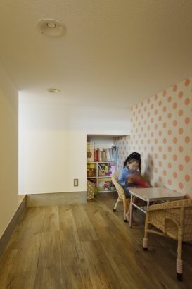 子ども部屋　画像 株式会社　シィー・プランニングの施工事例 薪ストーブを中心とした回廊式の家。