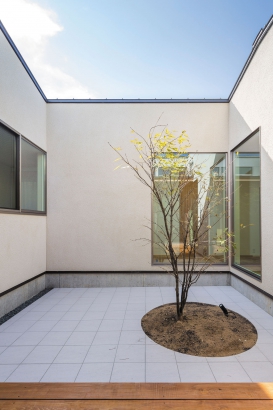   株式会社 済田工務店の施工事例 中庭を囲み ぐるり巡る 「葭月な家」