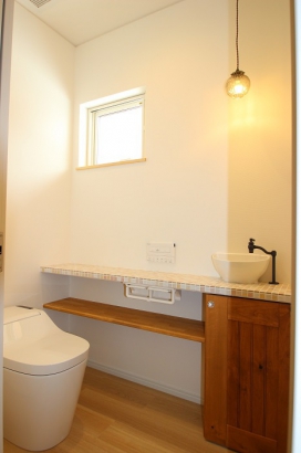 造作手洗い　トイレ  株式会社 イングの施工事例 キッズスペースが楽しい家