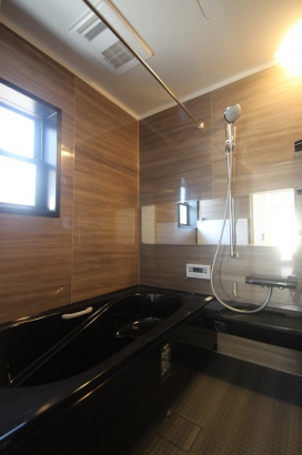 バスルーム  株式会社 イングの施工事例 白と黒を基調とした、シンプルモダンの家