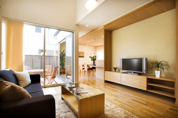   住樂工房  JURAKU  |  石川県小松市でデザインと品質にこだわった住宅づくりの施工事例 テラスが家の真ん中にある、四季を楽しむ家。