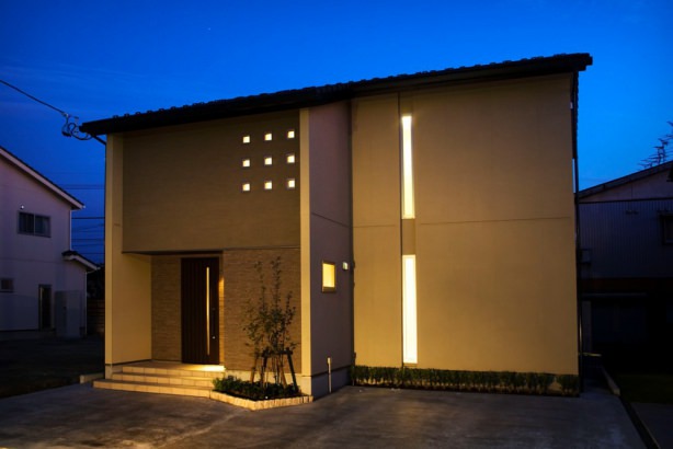   住樂工房  JURAKU  |  石川県小松市でデザインと品質にこだわった住宅づくりの施工事例 テラスが家の真ん中にある、四季を楽しむ家。
