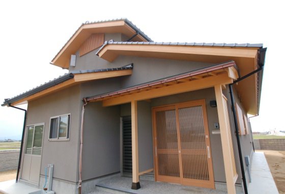 純和風の外観 住樂工房  JURAKU  |  石川県小松市でデザインと品質にこだわった住宅づくりの施工事例 終の棲家の和風住宅