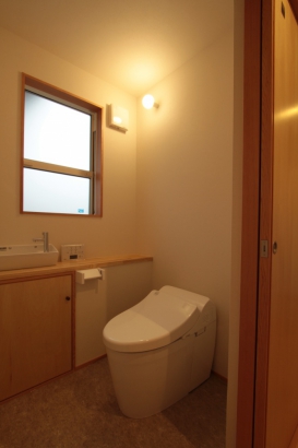 トイレ 自然素材・無垢の家 快適な家を追及する 片村建築の施工事例 N様　邸