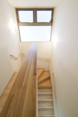 階段 自然素材・無垢の家 快適な家を追及する 片村建築の施工事例 T様　邸