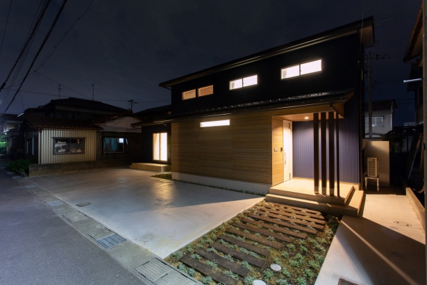   株式会社シモアラの施工事例 コンパクトなのに開放的なリビングのある家