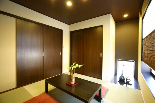    新日本ホーム株式会社の施工事例 白でコーディネイトされた冬も温かい蓄熱式暖房の家