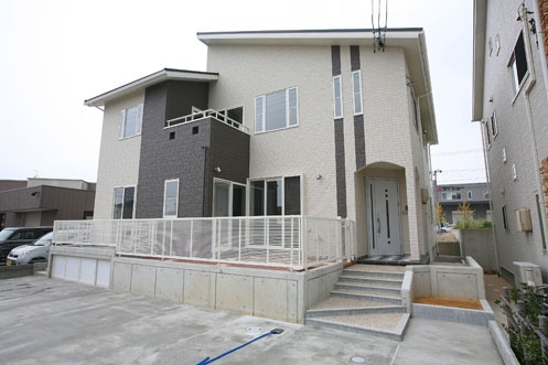   新日本ホーム株式会社の施工事例 ブロカントの似合う女性目線の家