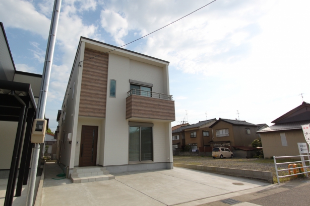 外観  新日本ホーム株式会社の施工事例 スキップフロアのあるお家