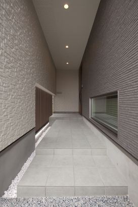 玄関  新日本ホーム株式会社の施工事例 リビングを通さず、客間に案内できる家