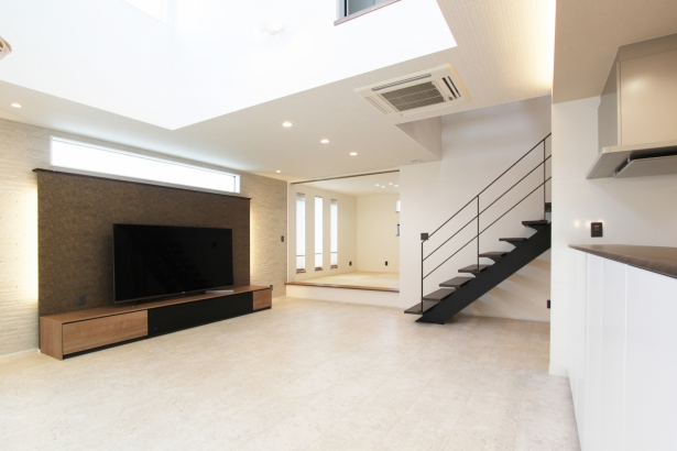 シューズクローク  新日本ホーム株式会社の施工事例 充実の3階建て邸宅