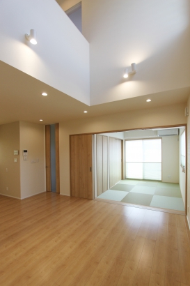 リビング  新日本ホーム株式会社の施工事例 開放感を生む和室