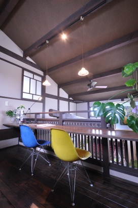 中二階にある書斎 株式会社TAKATA建築の施工事例 「ボタニカル（植物）×古民家（Life）」 thumbnail