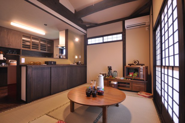 ちゃぶ台が似合う茶の間 株式会社TAKATA建築の施工事例 「平屋だヨ！全員集合！！」 thumbnail