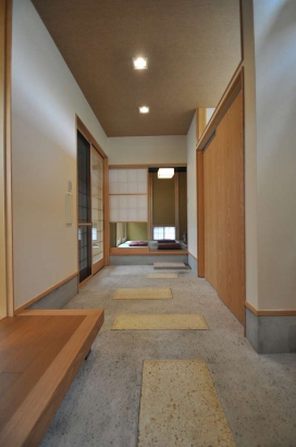 あゆみ石が和室へと誘う 株式会社TAKATA建築の施工事例 「洗練和美」（せんれんわび）