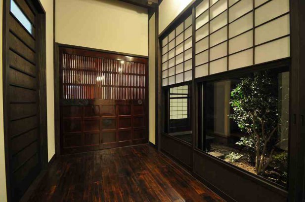 中庭と蔵戸 株式会社TAKATA建築の施工事例 蔵戸の家 thumbnail