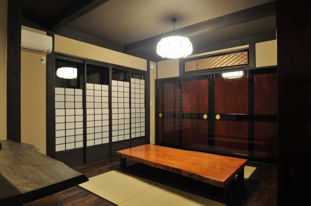 ケヤキの堀テーブルのあるリビング 株式会社TAKATA建築の施工事例 蔵戸の家