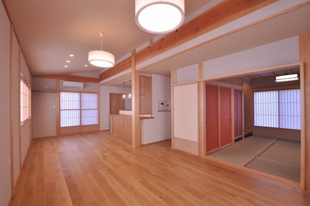 勾配天井のDK 株式会社TAKATA建築の施工事例 上品な白木の空間