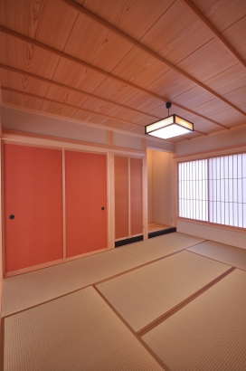 襖にアクセントを施した和室 株式会社TAKATA建築の施工事例 上品な白木の空間