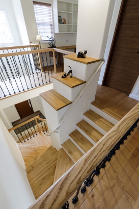 階段 株式会社 北陸リビング社の施工事例 重厚感のあるクラシックスタイル『レンガの家』