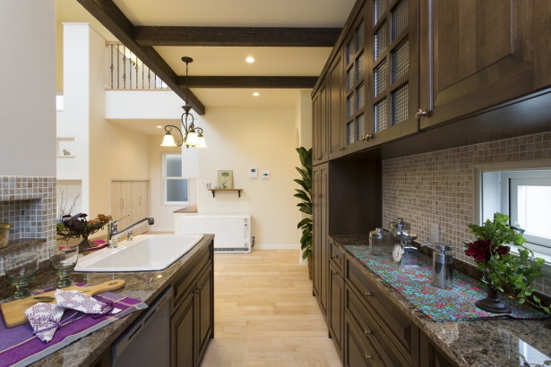 キッチン 株式会社 北陸リビング社の施工事例 メープルの床と暮らす　～自然素材の優しさに包まれた家～