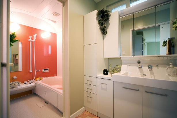洗面浴室 株式会社 北陸リビング社の施工事例 おしゃれテラスでリゾート空間を楽しむ家