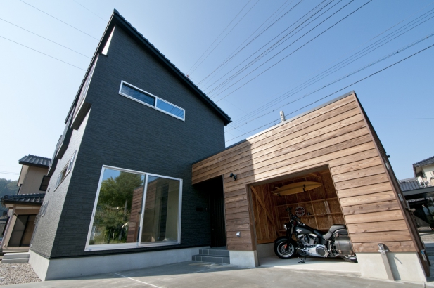 バイクガレージ 株式会社 和泉の施工事例 バイクガレージのある家