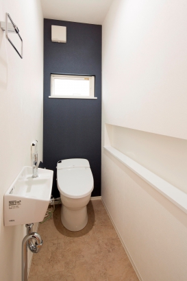 トイレ 株式会社 家守の施工事例 開放的なウッドデッキのある家　｜　IEMORI thumbnail