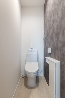 2階トイレ オダケホーム株式会社の施工事例 淡めグレーの整う住まい