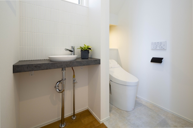 トイレ オダケホーム株式会社の施工事例 シンプルに暮らす家