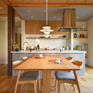 （株）坂本木材建設の住宅部門を名称『オリジナルウッド』と変更させていただくことになりました。
『自然材のオリジナル（原形）を大切にし、オリジナル（独自）の暮らしを提案する』をモットーとした工務店を目指していきます。
