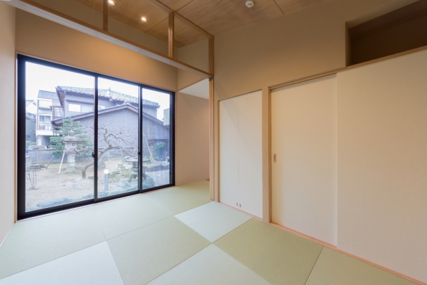 和室 株式会社 一家／石川県 金沢市 デザイン住宅 設計 新築 リフォームの施工事例 中庭を望む家
