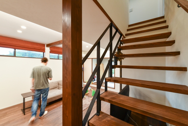 リビング階段 株式会社 梶谷建設の施工事例 シンプルが恰好いい家