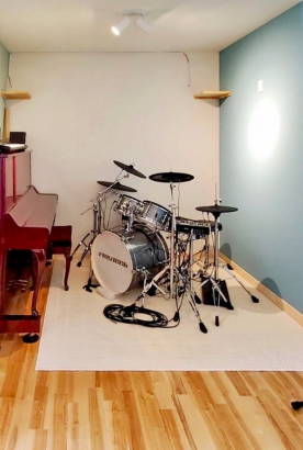 ピアノ　ドラムセット 有限会社伝棟工房なかやまの施工事例 遊び心溢れる住宅