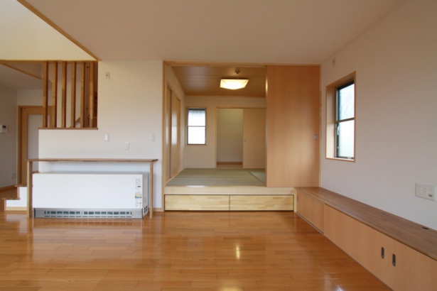 小上がり和室 シンク設計事務所の施工事例 家族をつなげる家～屋上から筑波山、富士山を望む～