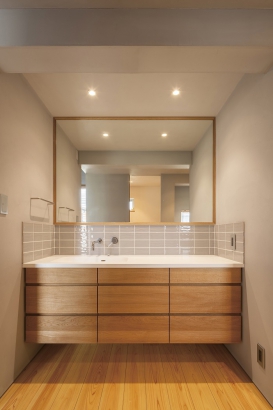 洗面台 丸和建設株式会社の施工事例 自然素材が活きるシンプルデザインの家