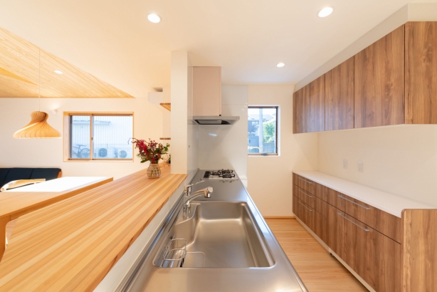 キッチン 丸和建設株式会社の施工事例 ひのきと漆喰でつくる平屋＋αの家