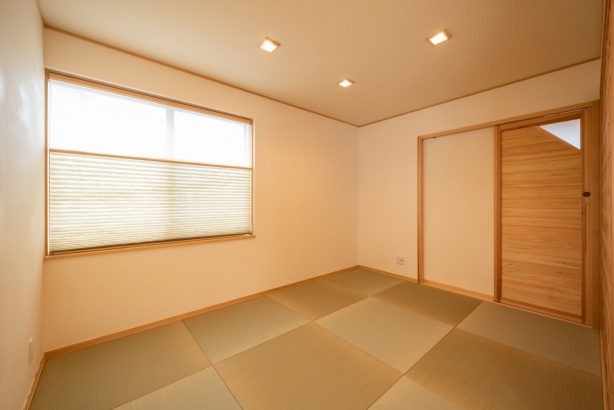 和室① 丸和建設株式会社の施工事例 美しい木と漆喰で仕上げた明るく暖かい家