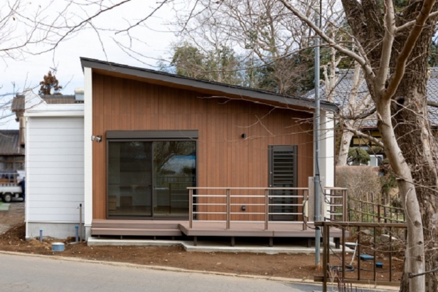 白×木目のさわやかなカラーリングの外観 住工房つくばの杜の施工事例 ボルダリングのある平屋