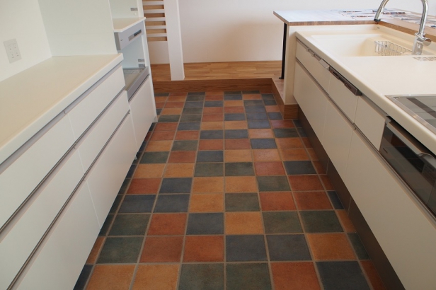 キッチン床のタイル