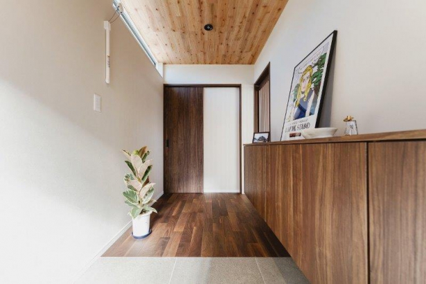 廊下 can wood株式会社の施工事例 ガレージ×和モダンの家